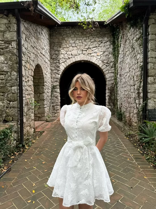 Romantiskā mežģīņu kleita Belle Blanche