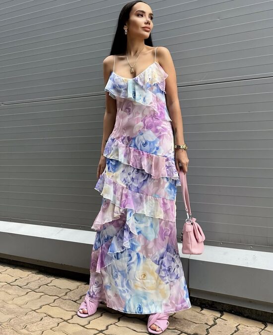 Šifona kleita ar romantiskiem volāniem 