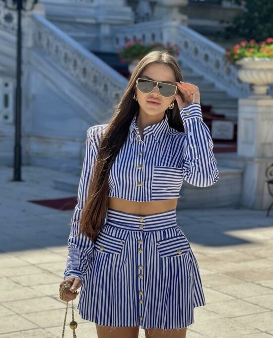 Svārku kostīms ar saīsinātu blūzi 