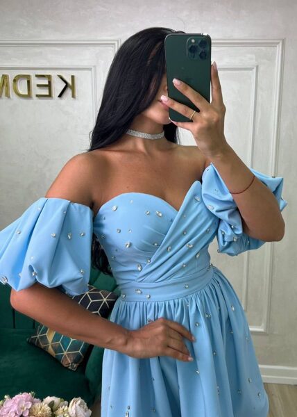 Svētku kleita ar balona tipa piedurknēm