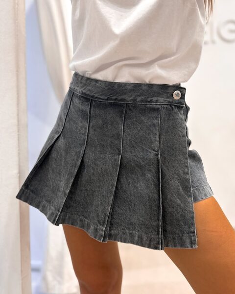 Džinsa šorti ar svārku pārliku